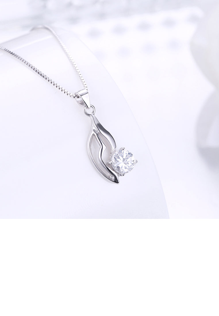 925 Sterling Silver Elegant Simple Leaf Pendant Necklace with Cubic Zircon