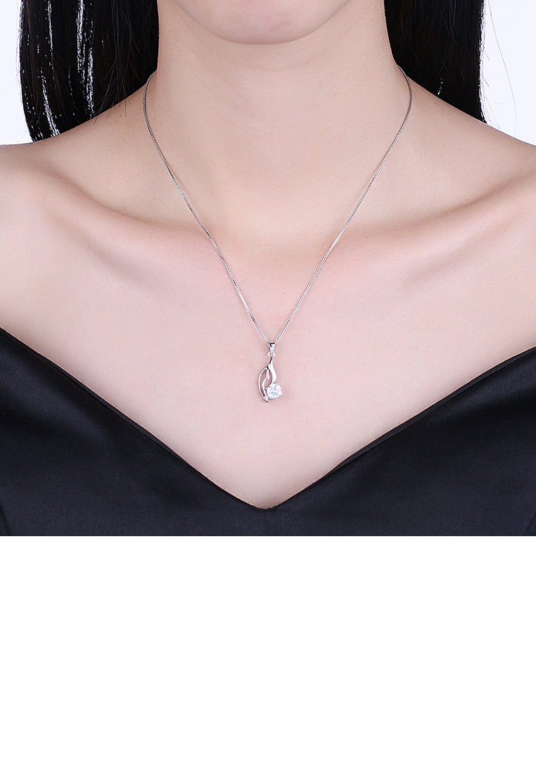 925 Sterling Silver Elegant Simple Leaf Pendant Necklace with Cubic Zircon