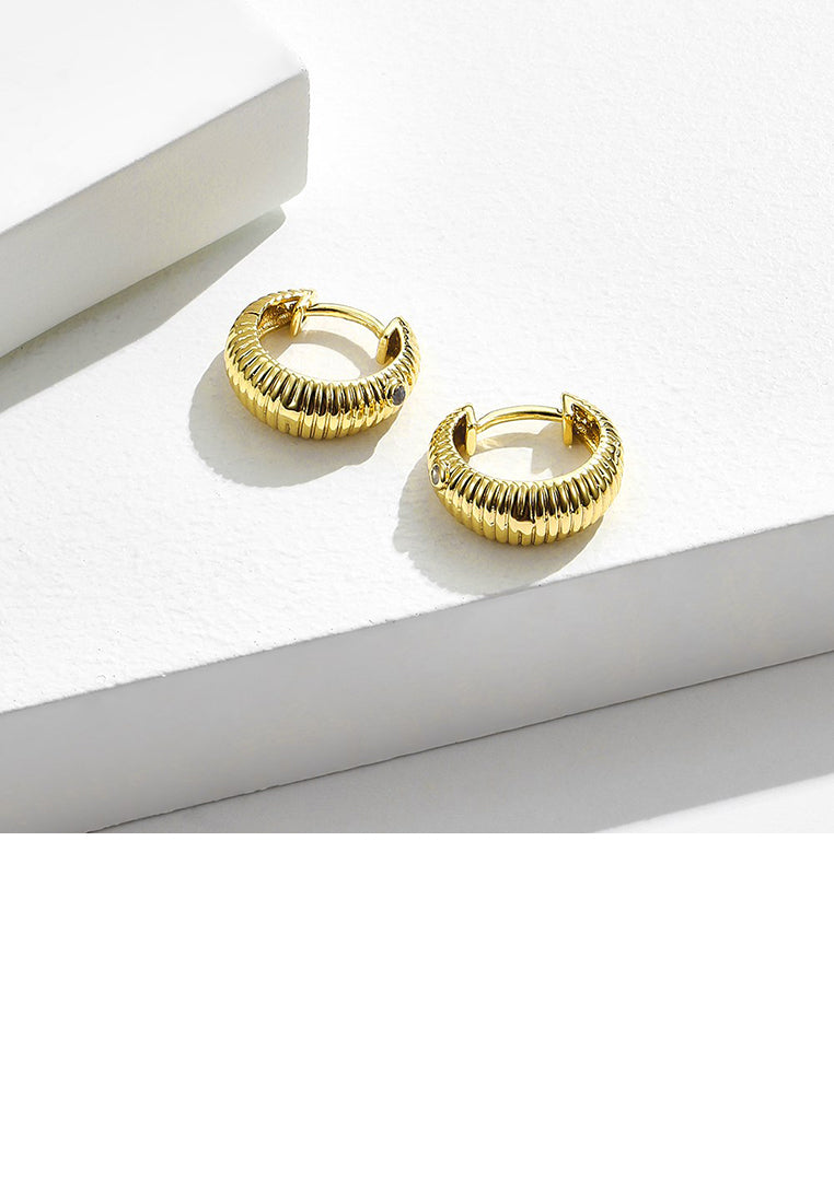 Simple Personality Plated Gold Wave Pattern Geometric Round Stud Earrings with Cubic Zirconia - Luxurious Look