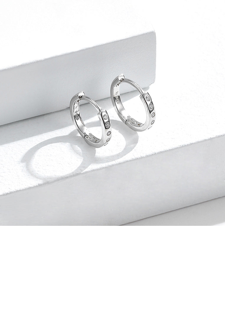925 Sterling Silver Simple Temperament Geometric Circle Stud Earrings with Cubic Zirconia - Luxurious Look