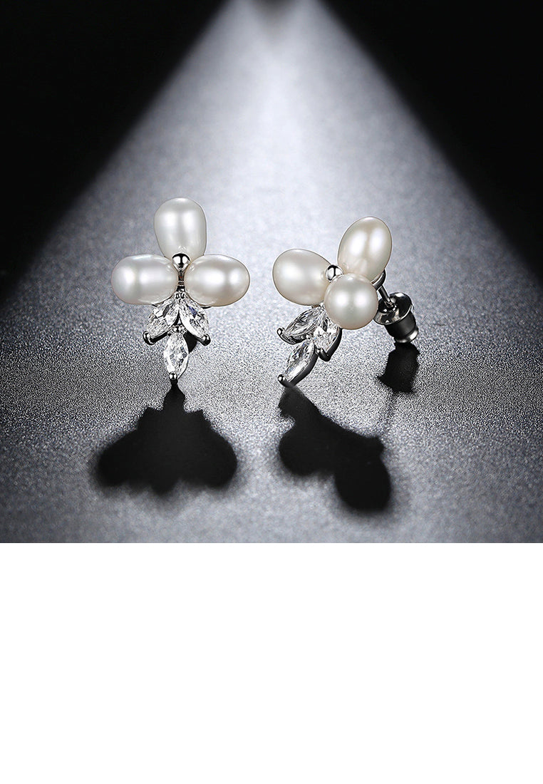 Fashion and Elegant Flower Freshwater Pearl Earrings with Cubic Zirconia - Luxurious Look