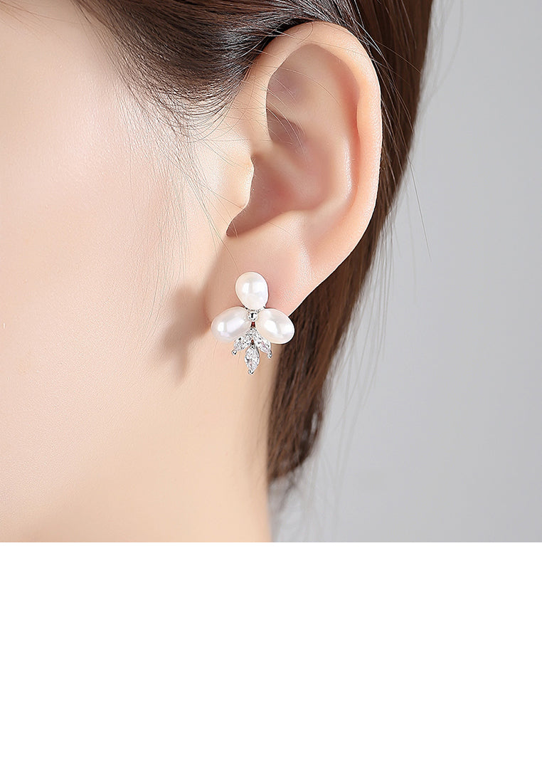 Fashion and Elegant Flower Freshwater Pearl Earrings with Cubic Zirconia - Luxurious Look