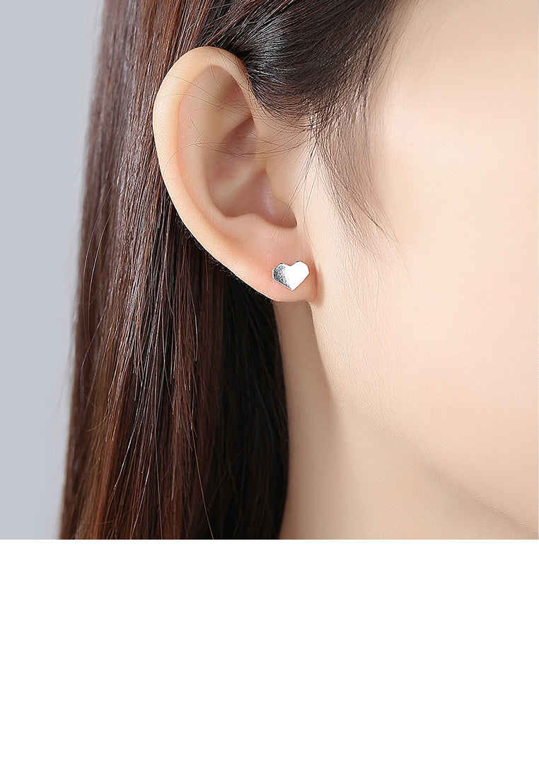 925 Sterling Silver Simple Romantic Heart-shaped Stud Earrings