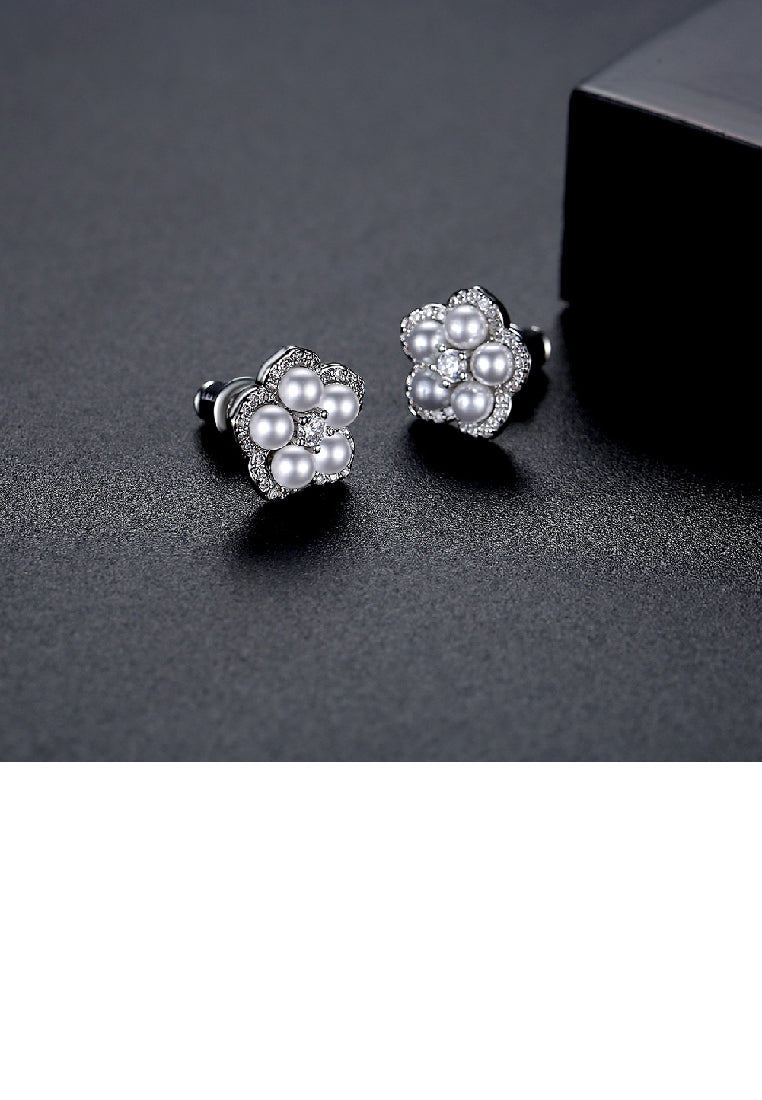 Fashion Simple Flower Imitation Pearl Stud Earrings with Cubic Zirconia - Luxurious Look