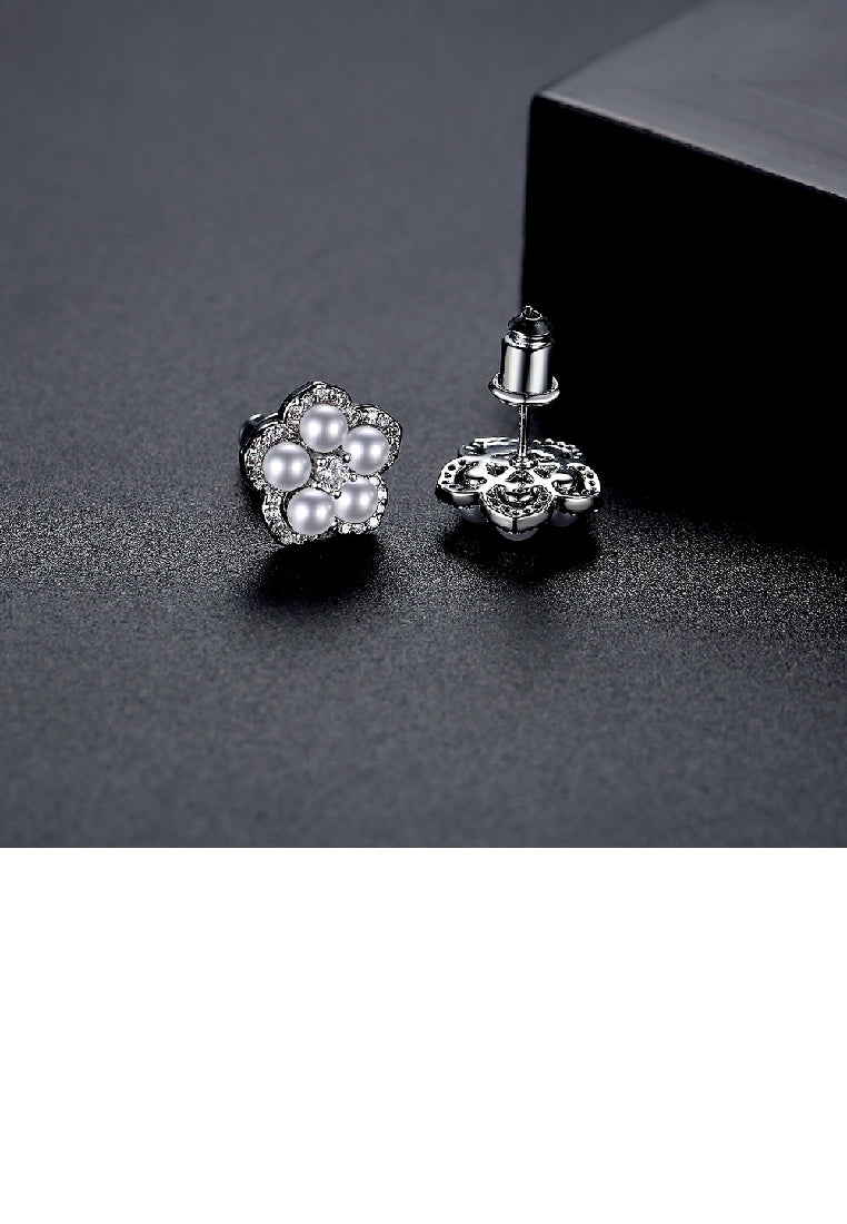 Fashion Simple Flower Imitation Pearl Stud Earrings with Cubic Zirconia - Luxurious Look
