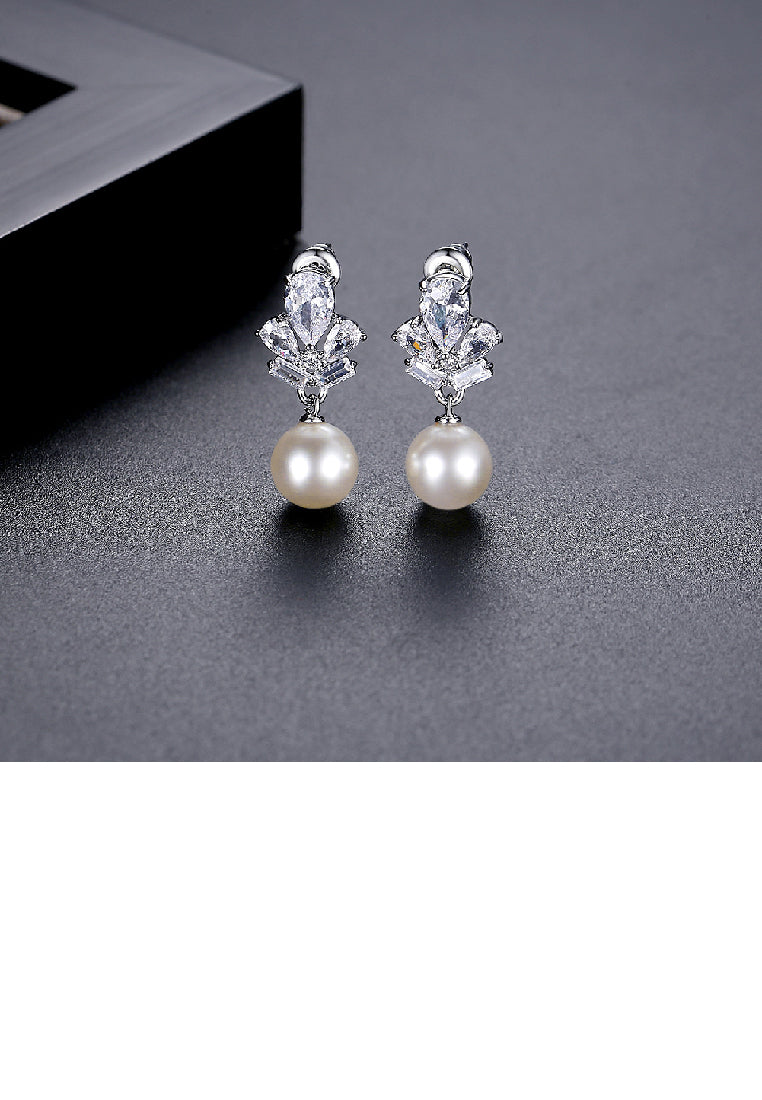 Fashion Elegant Floral Geometric Imitation Pearl Earrings with Cubic Zirconia - Luxurious Look