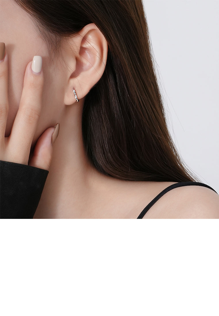 925 Sterling Silver Simple and Fashion Heart-shaped Earrings