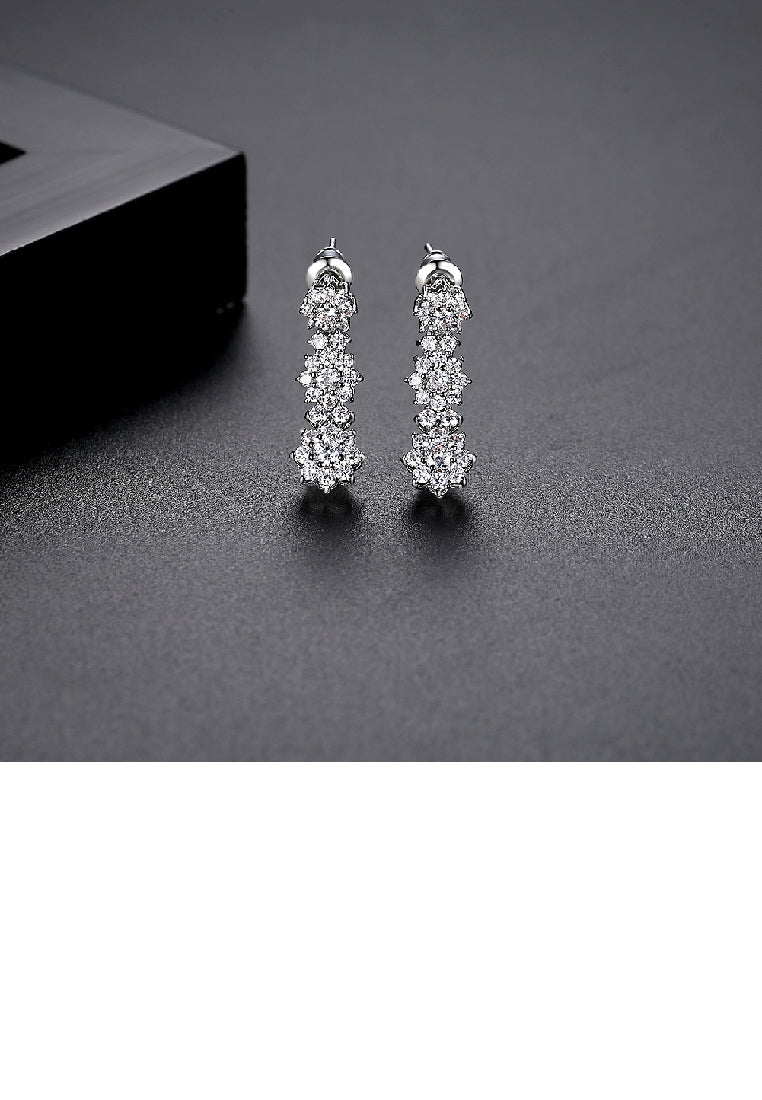 Fashion Simple Flower Tassel Earrings with Cubic Zirconia - Luxurious Look