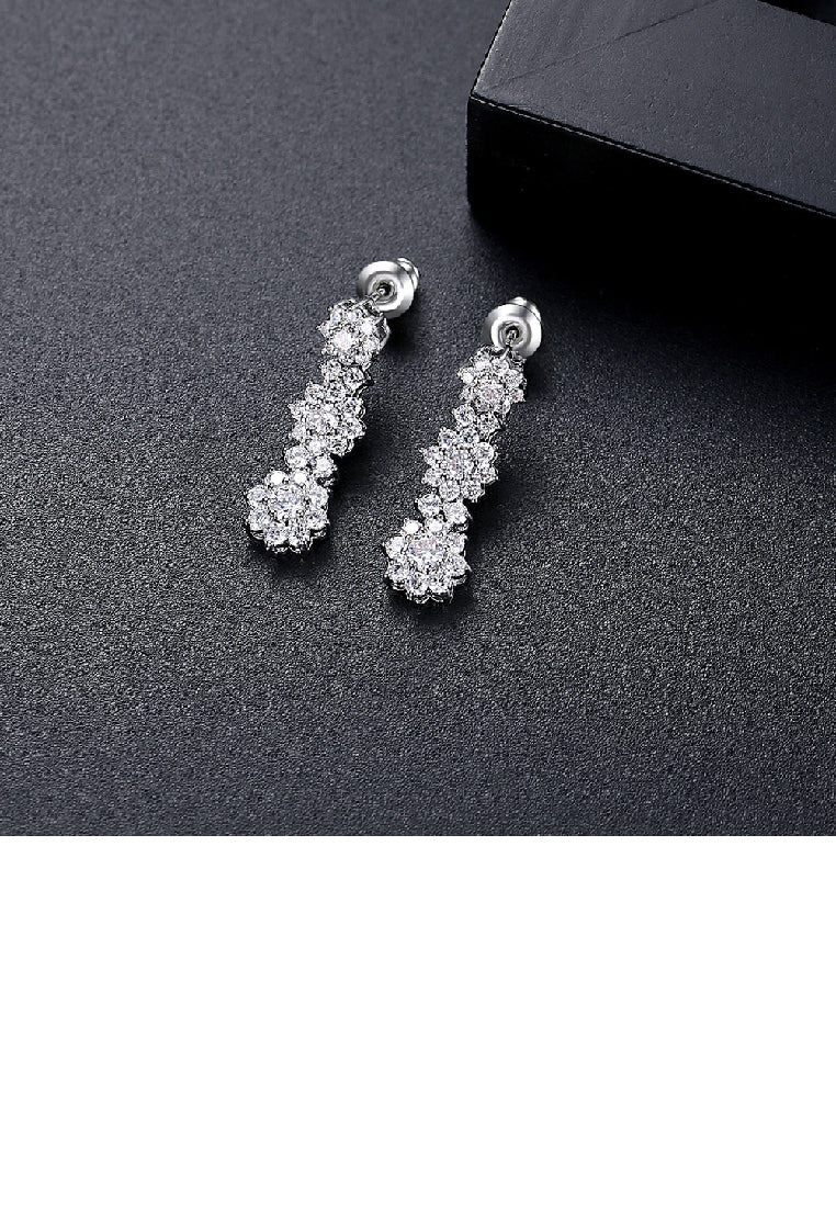 Fashion Simple Flower Tassel Earrings with Cubic Zirconia - Luxurious Look