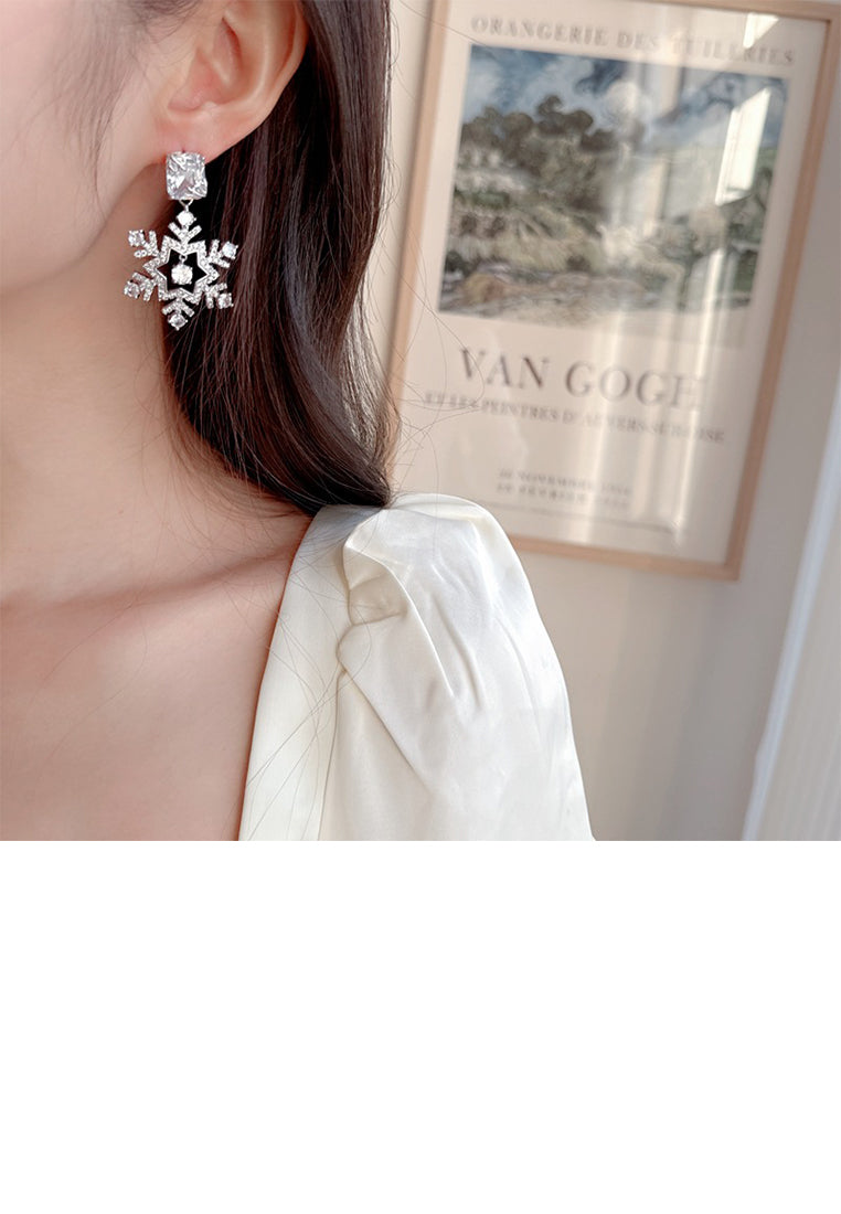 Fashion Brilliant Hollow Snowflake Earrings with Cubic Zirconia - Luxurious Look
