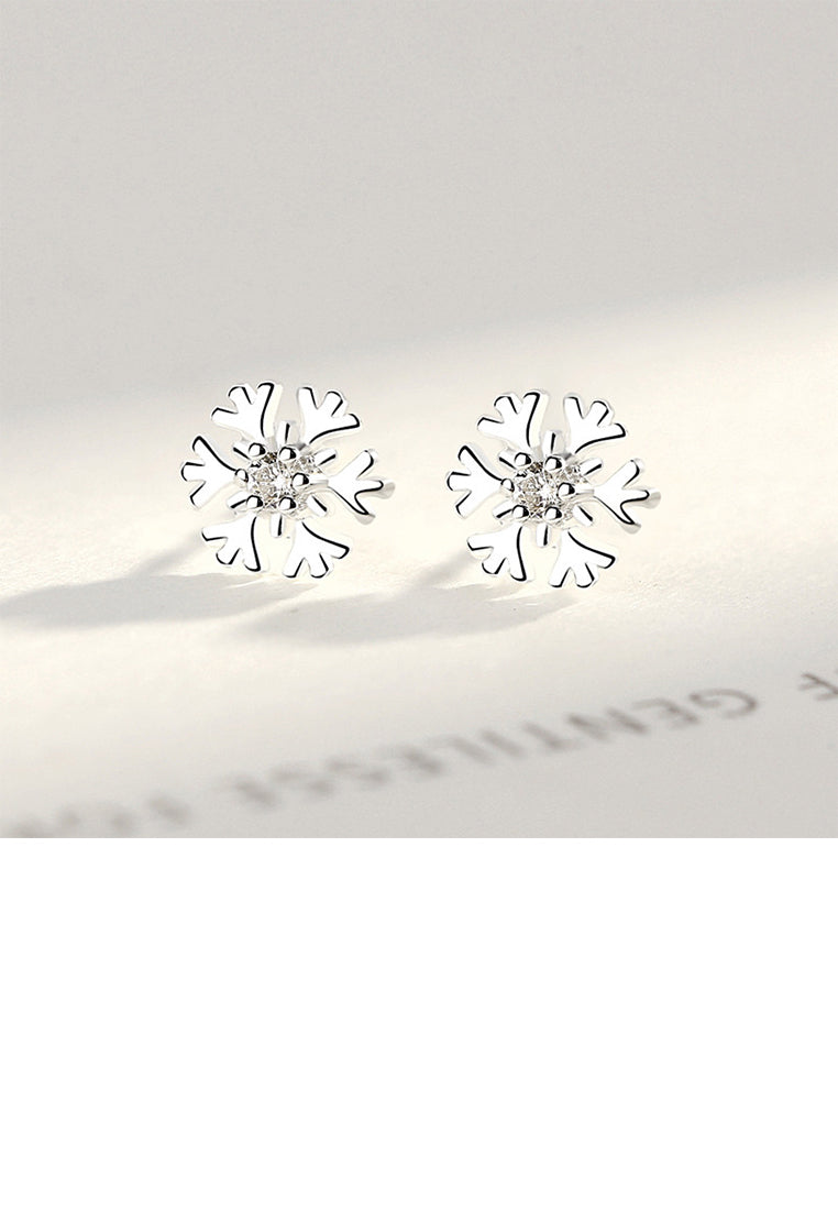 925 Sterling Silver Simple and Delicate Snowflake Stud Earrings with Cubic Zirconia - Luxurious Look