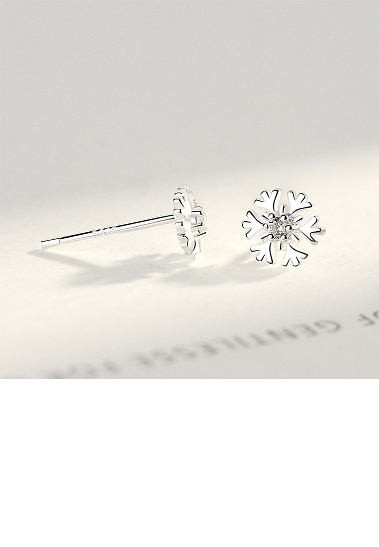 925 Sterling Silver Simple and Delicate Snowflake Stud Earrings with Cubic Zirconia - Luxurious Look
