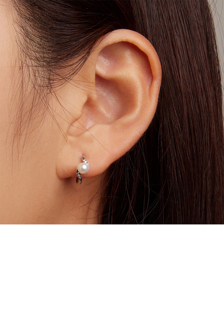 925 Sterling Silver Simple and Elegant Imitation Pearl Line Geometric Earrings with Cubic Zirconia - Luxurious Look