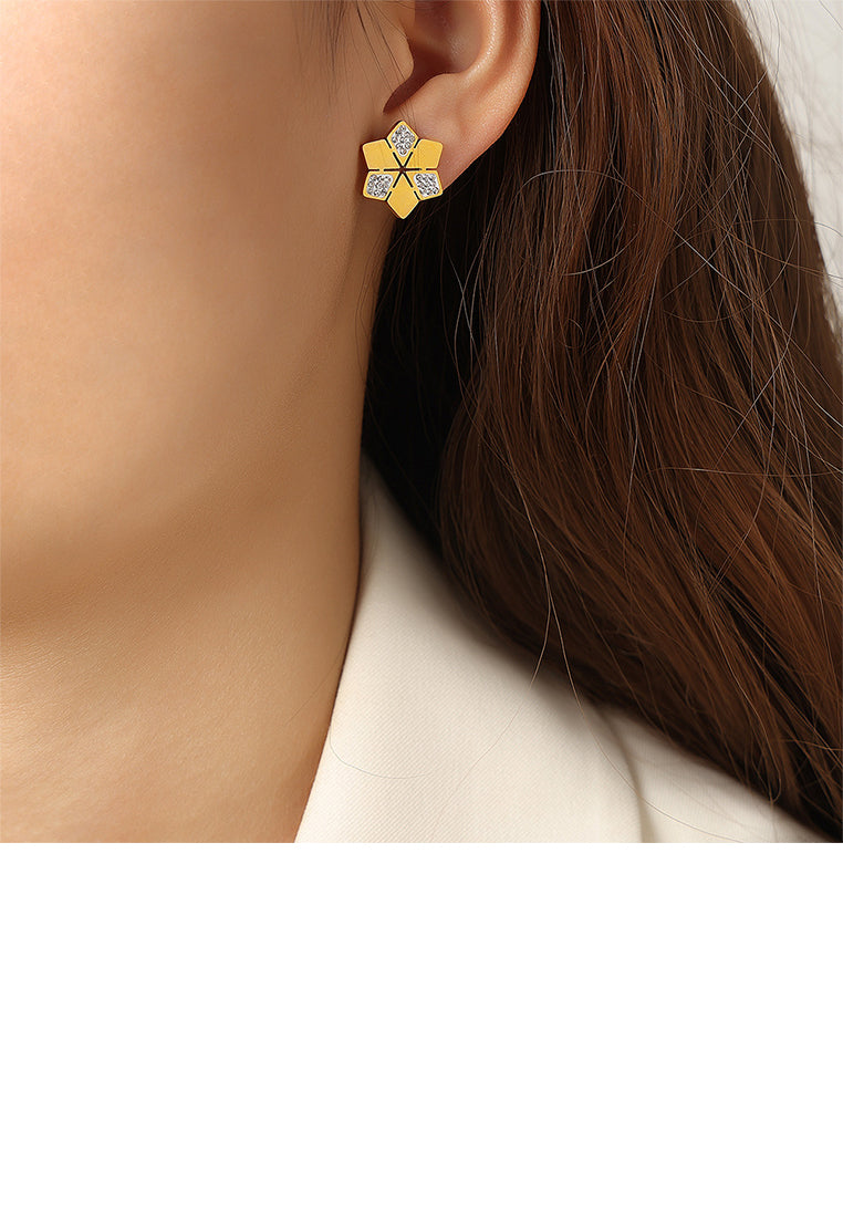Simple and Temperament Plated Gold 316L Stainless Steel Snowflake Stud Earrings with Cubic Zirconia - Luxurious Look