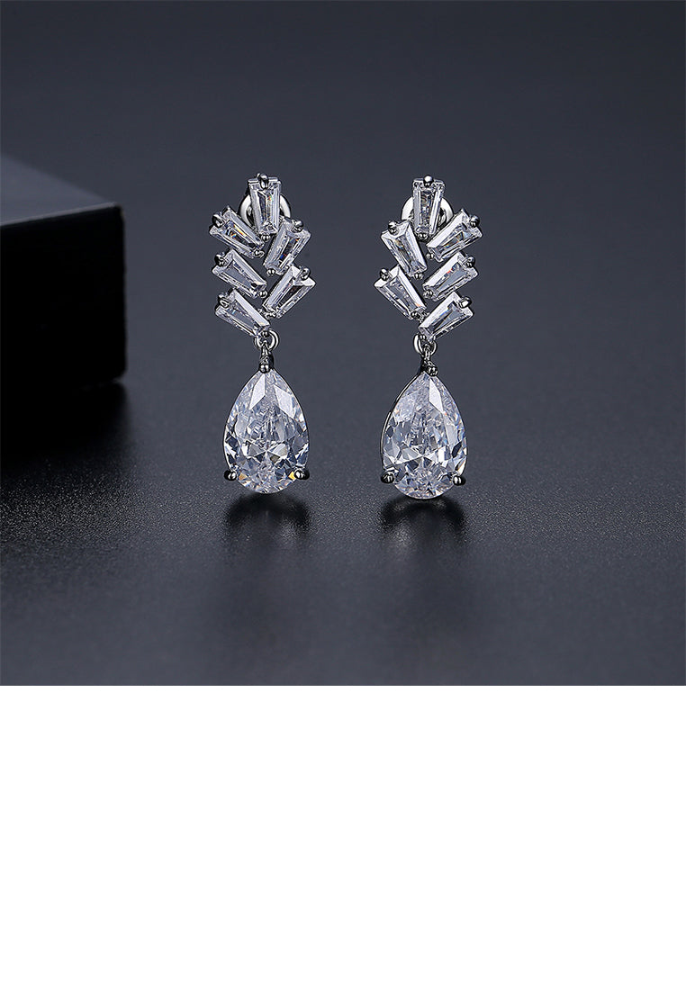 Fashion and Simple Water Drop-shaped Geometric Stud Earrings with Cubic Zirconia - Luxurious Look