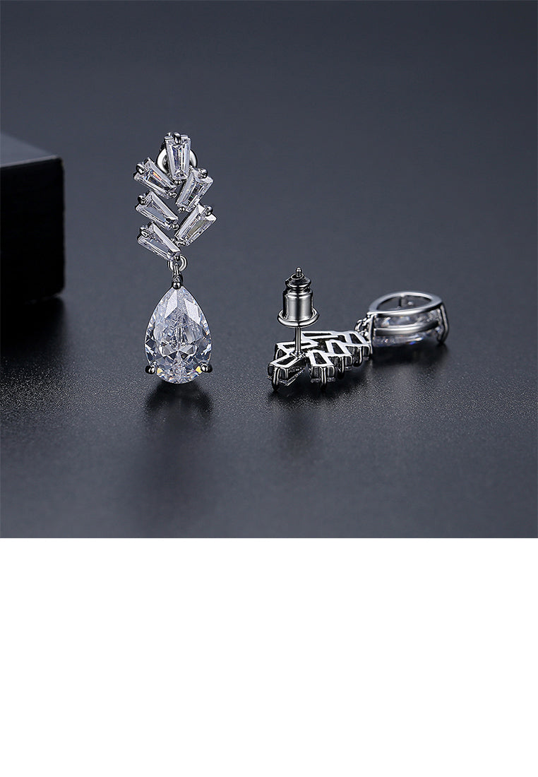 Fashion and Simple Water Drop-shaped Geometric Stud Earrings with Cubic Zirconia - Luxurious Look