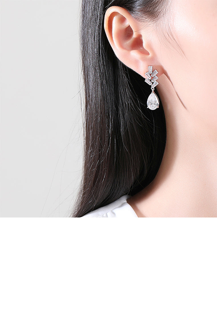 Fashion and Simple Water Drop-shaped Geometric Stud Earrings with Cubic Zirconia - Luxurious Look