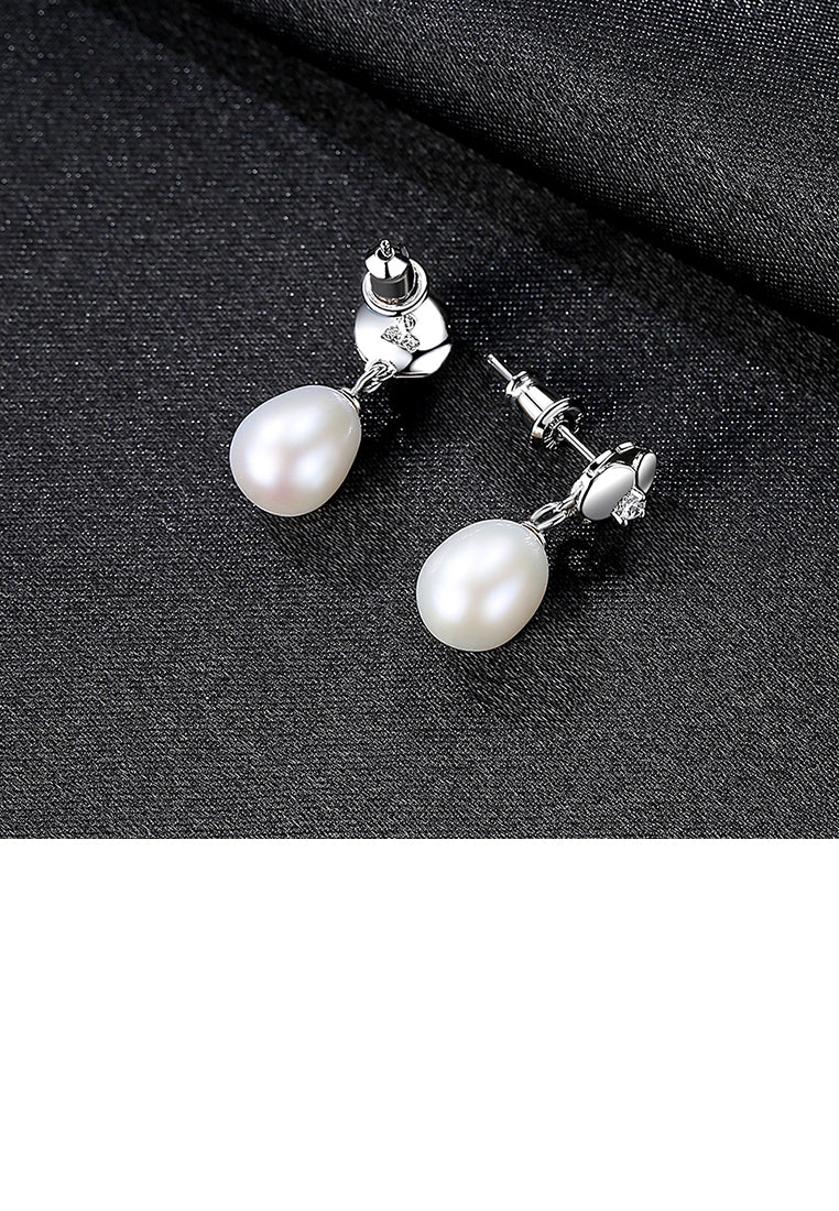 925 Sterling Silver Fashion Elegant Flower White Freshwater Pearl Earrings - Luxurious Look