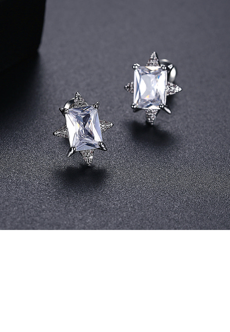 Fashion and Elegant Snowflake Stud Earrings with Cubic Zirconia - Luxurious Look