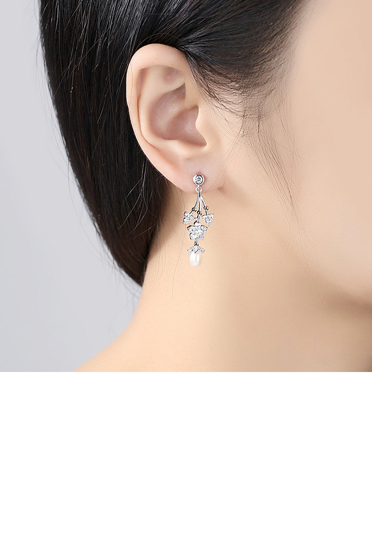Fashion and Elegant Flower Imitation Pearl Earrings with Cubic Zirconia - Luxurious Look