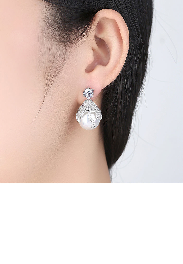 Fashion and Elegant Geometric Imitation Pearl Earrings with Cubic Zirconia - Luxurious Look