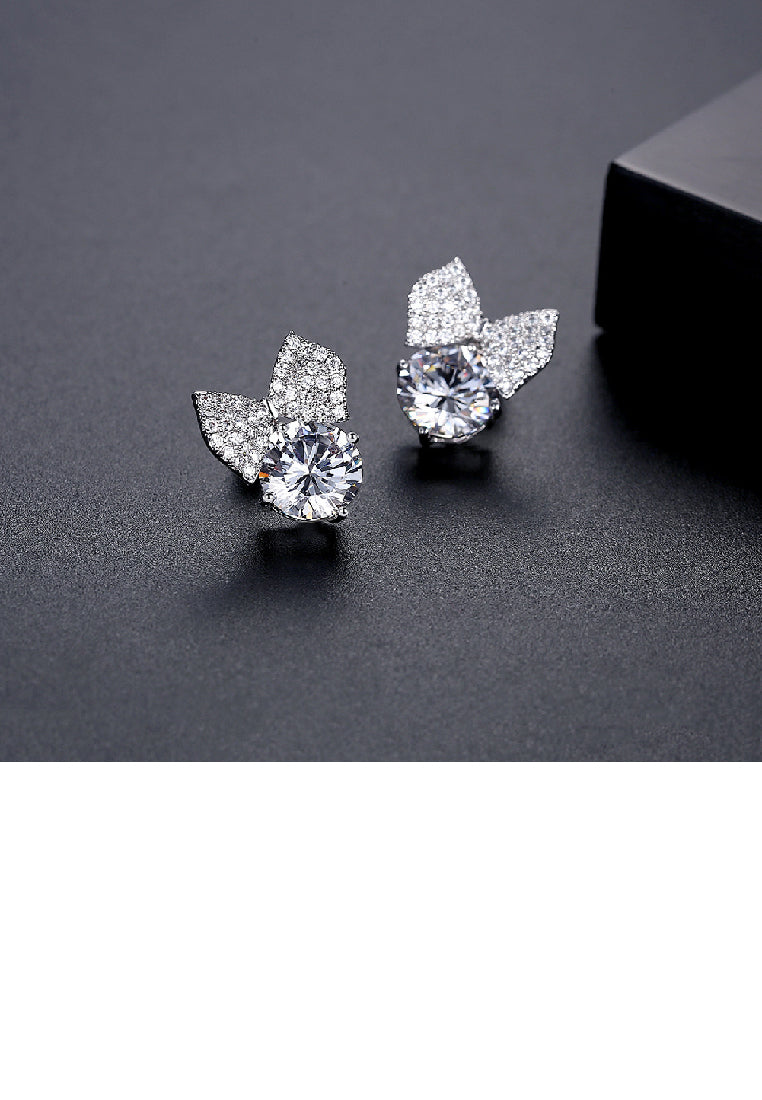 Sweet and Brilliant Ribbon Round Stud Earrings with Cubic Zirconia - Luxurious Look