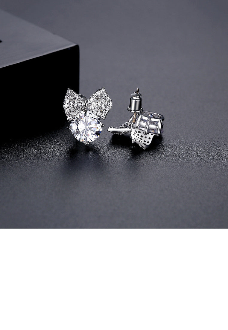 Sweet and Brilliant Ribbon Round Stud Earrings with Cubic Zirconia - Luxurious Look
