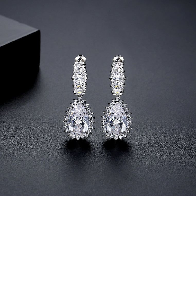 Elegant Sparkling Water Drop Geometric Earrings with Cubic Zirconia - Luxurious Look