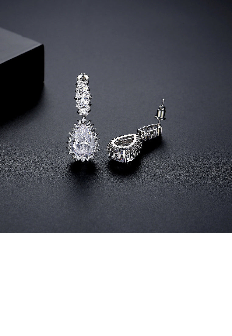 Elegant Sparkling Water Drop Geometric Earrings with Cubic Zirconia - Luxurious Look