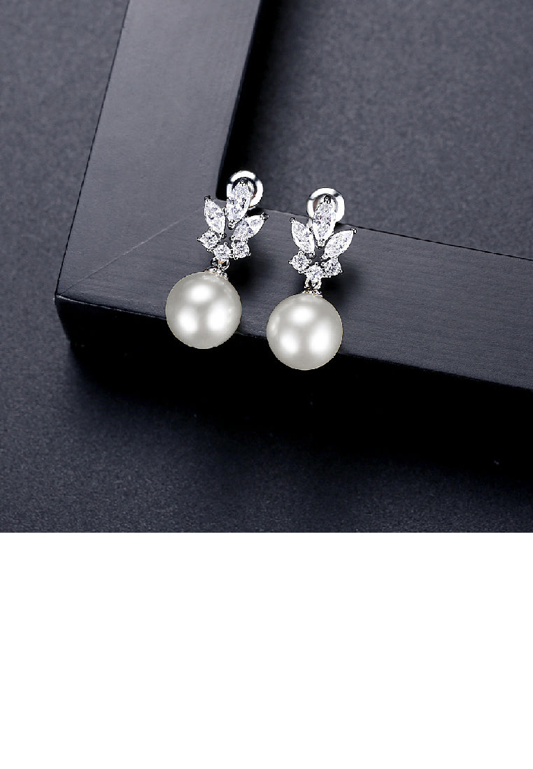 Elegant Geometric Imitation Pearl Stud Earrings with Cubic Zirconia - Luxurious Look