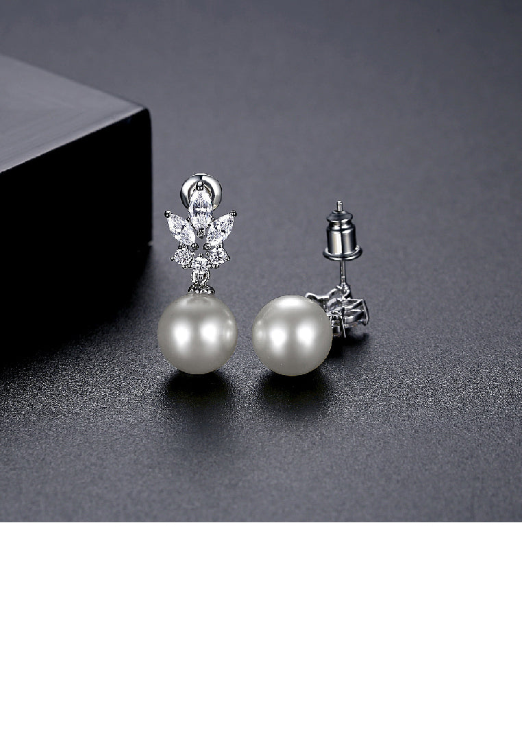 Elegant Geometric Imitation Pearl Stud Earrings with Cubic Zirconia - Luxurious Look
