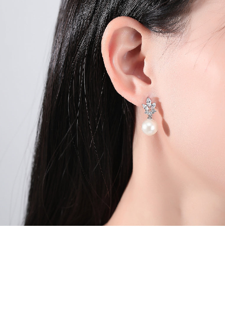 Elegant Geometric Imitation Pearl Stud Earrings with Cubic Zirconia - Luxurious Look