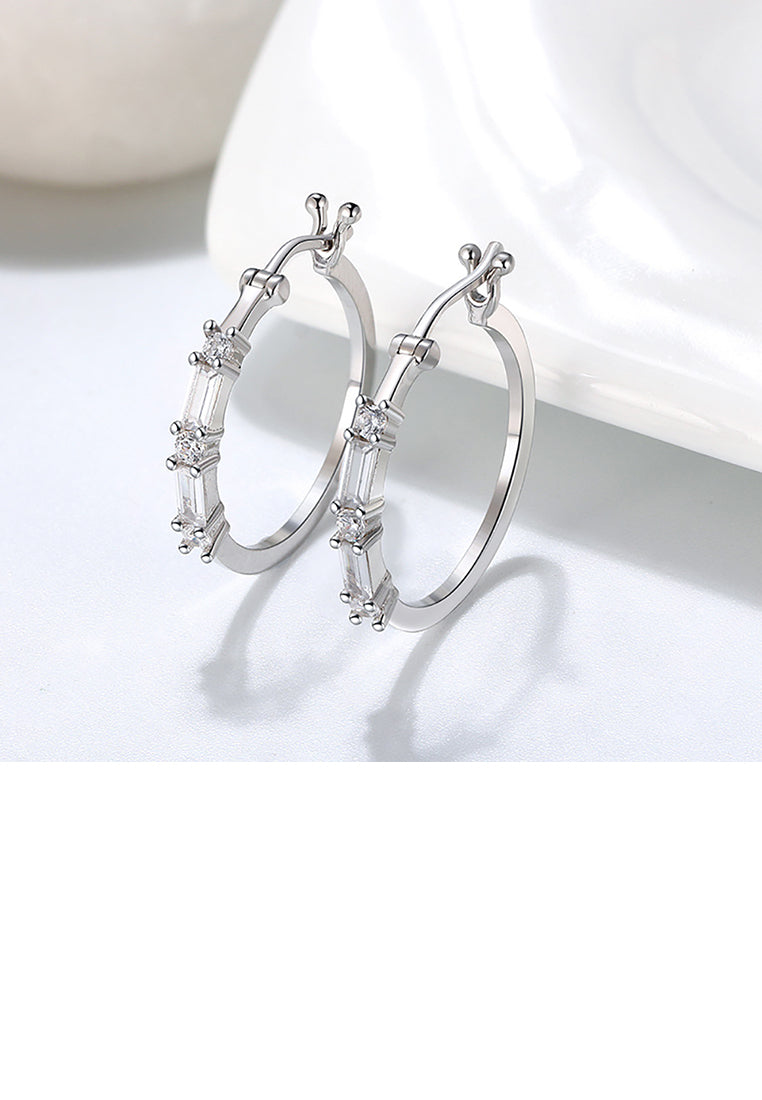 925 Sterling Silver Simple Fashion Geometric Circle Stud Earrings with Cubic Zirconia - Luxurious Look