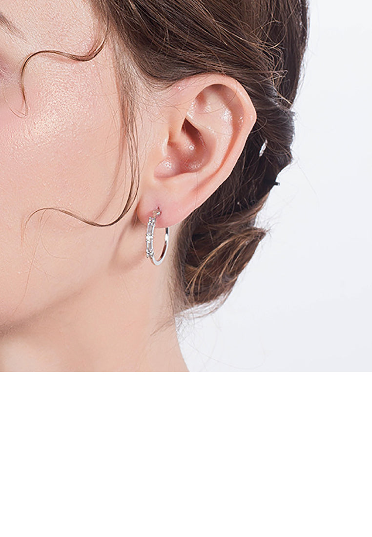 925 Sterling Silver Simple Fashion Geometric Circle Stud Earrings with Cubic Zirconia - Luxurious Look