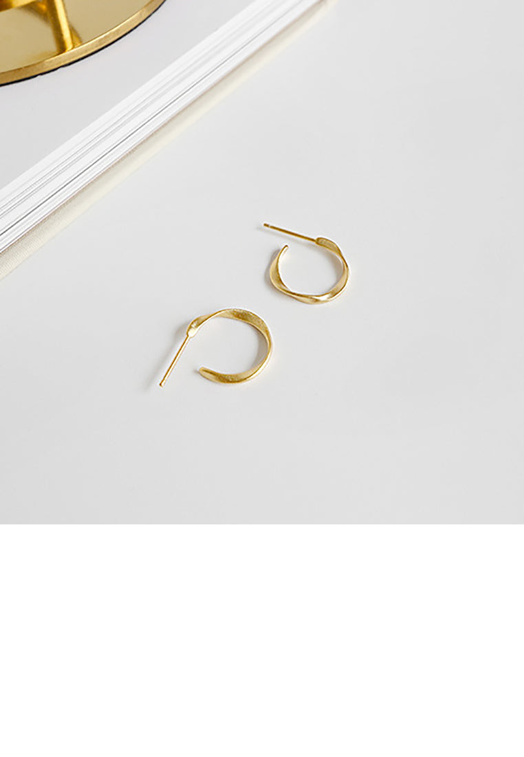 925 Sterling Silver Plated Gold Simple and Fashion Mobius Ring Geometric Stud Earrings