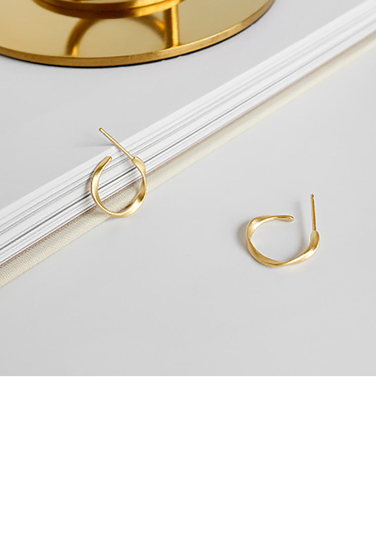 925 Sterling Silver Plated Gold Simple and Fashion Mobius Ring Geometric Stud Earrings