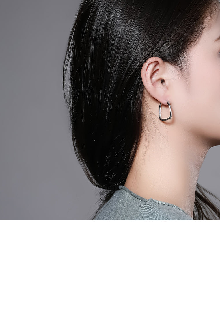 925 Sterling Silver Simple Fashion Hollow Wave Geometric Stud Earrings