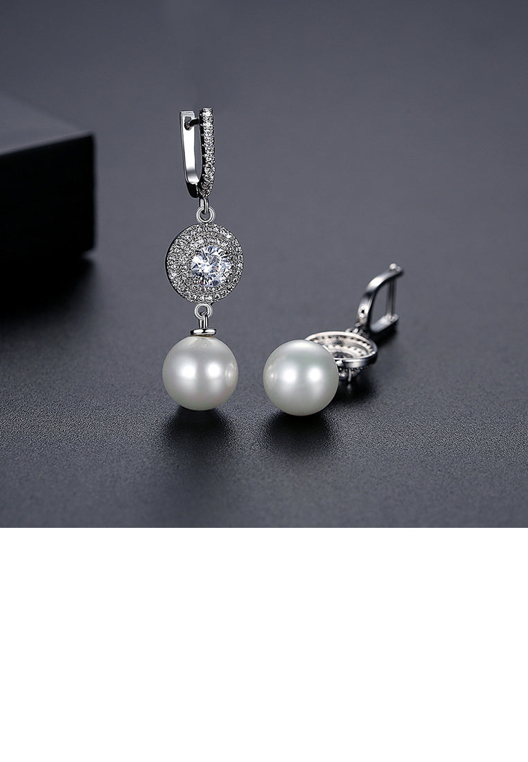 Fashion Elegant Geometric Round Imitation Pearl Tassel Earrings with Cubic Zirconia - Luxurious Look