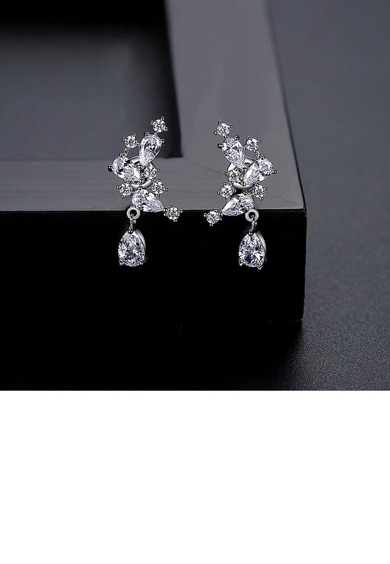 Fashion Temperament Pattern Water Drop Geometric Earrings with Cubic Zirconia - Luxurious Look