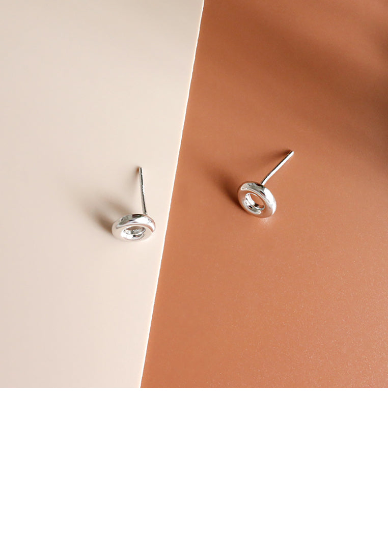925 Sterling Silver Simple Fashion Hollow Geometric Circle Stud Earrings