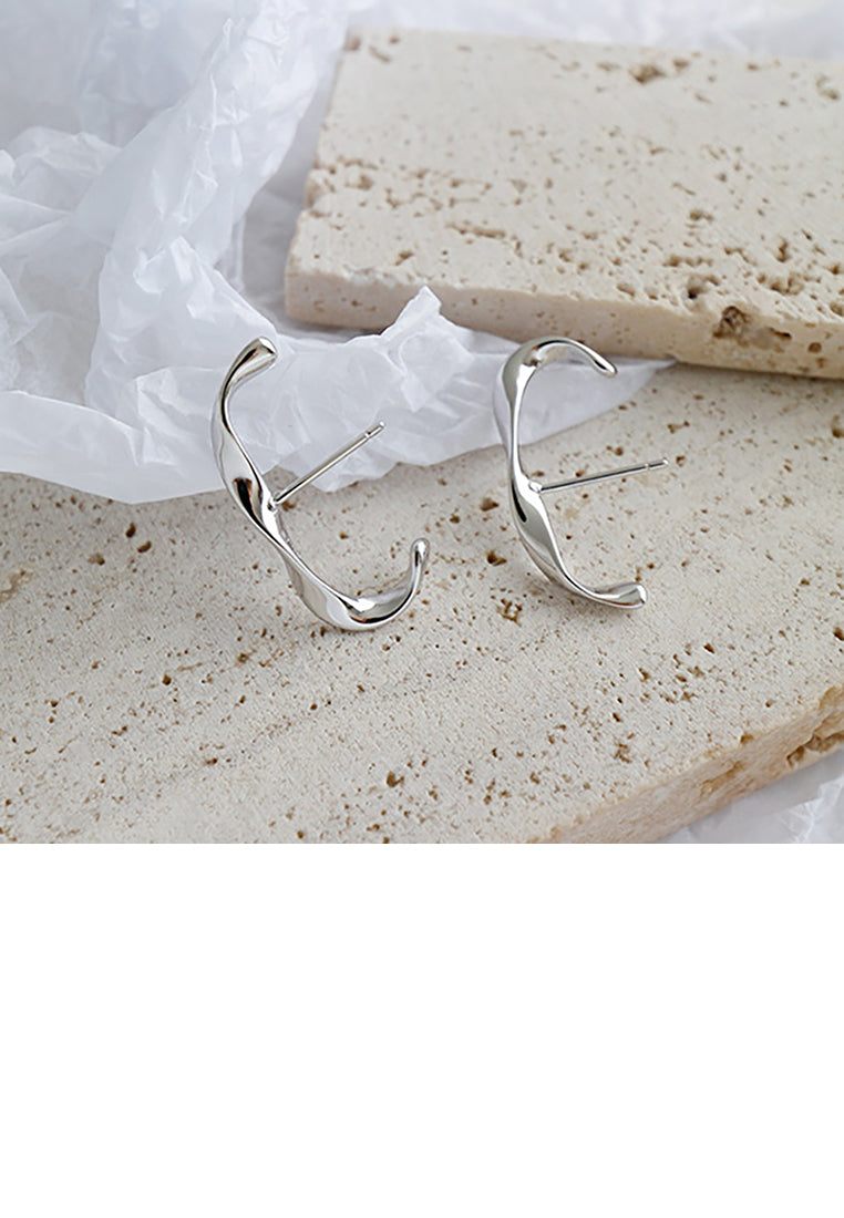 925 Sterling Silver Simple Temperament C-shaped Mobius Stud Earrings