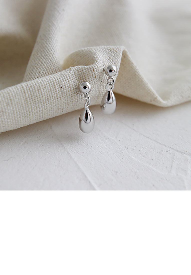 925 Sterling Silver Simple Fashion Water Drop Shaped Geometric Stud Earrings