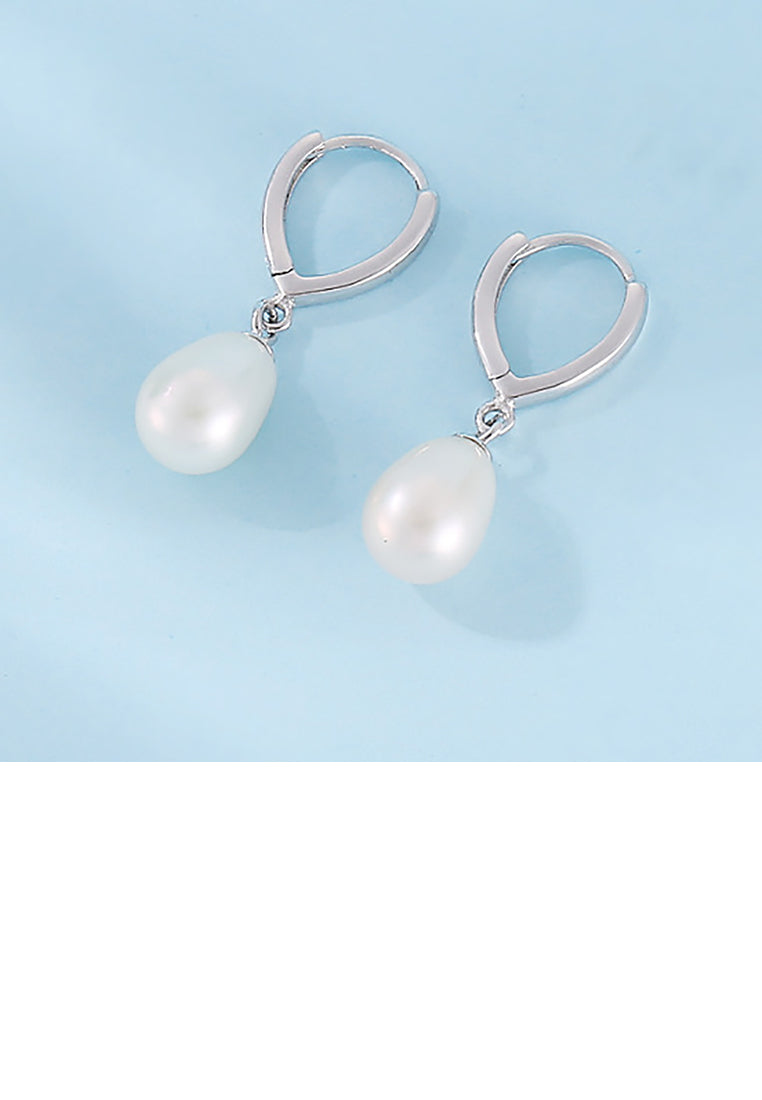 925 Sterling Silver Simple and Elegant White Freshwater Pearl Stud Earrings - Luxurious Look