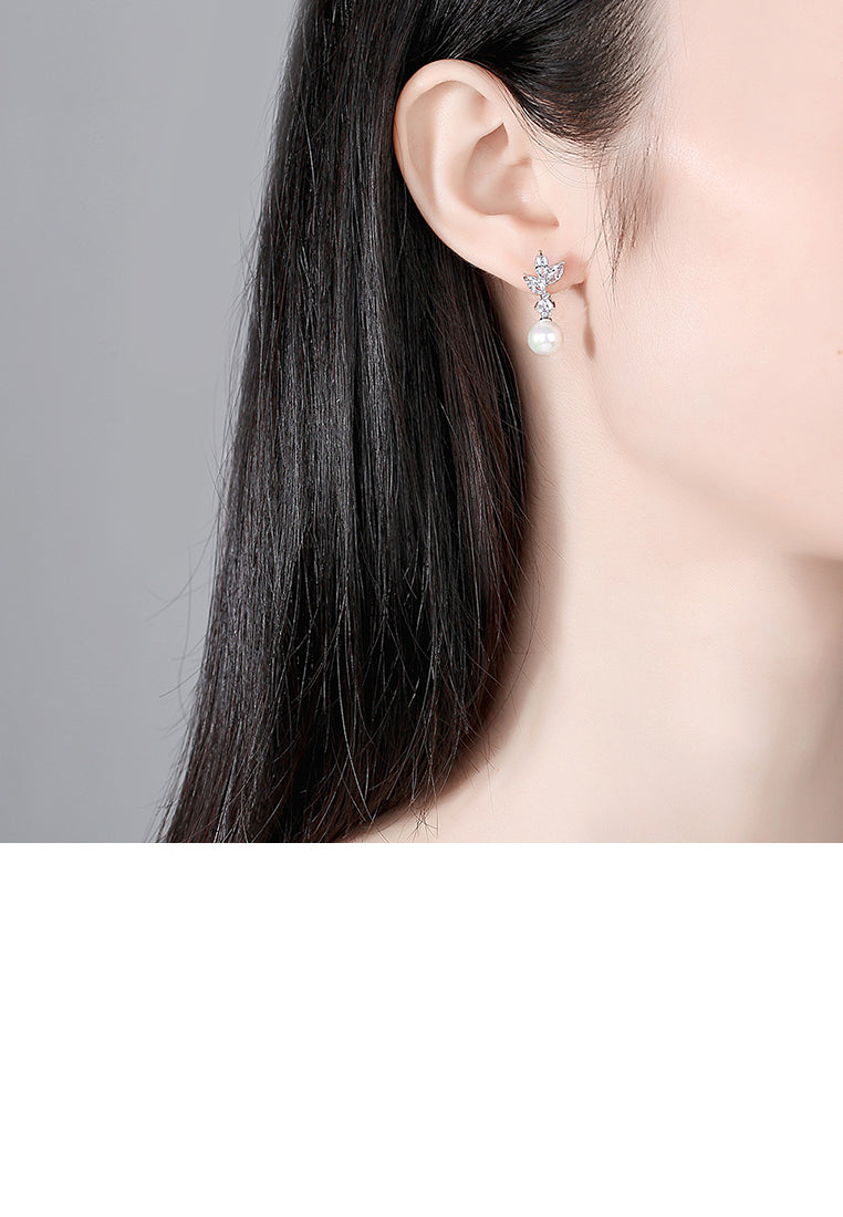 Fashion and Elegant Leaf Imitation Pearl Earrings - Luxurious Look