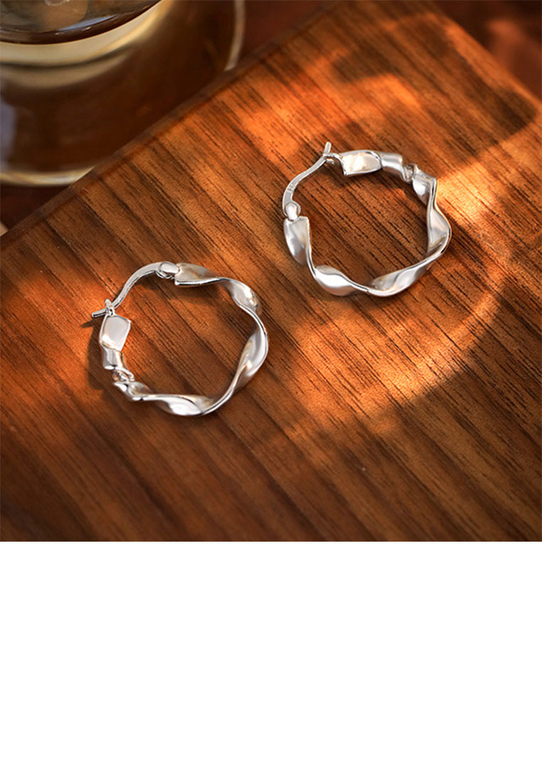 925 Sterling Silver Simple and Fashion Möbius Twist Geometric Earrings
