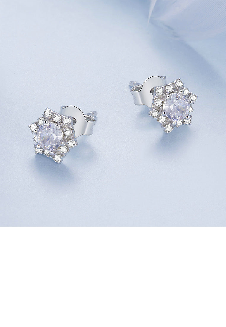 925 Sterling Silver Simple Sparkling Snowflake Stud Earrings with Cubic Zirconia - Luxurious Look