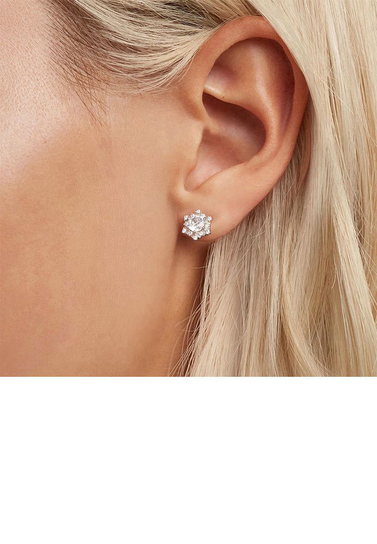 925 Sterling Silver Simple Sparkling Snowflake Stud Earrings with Cubic Zirconia - Luxurious Look
