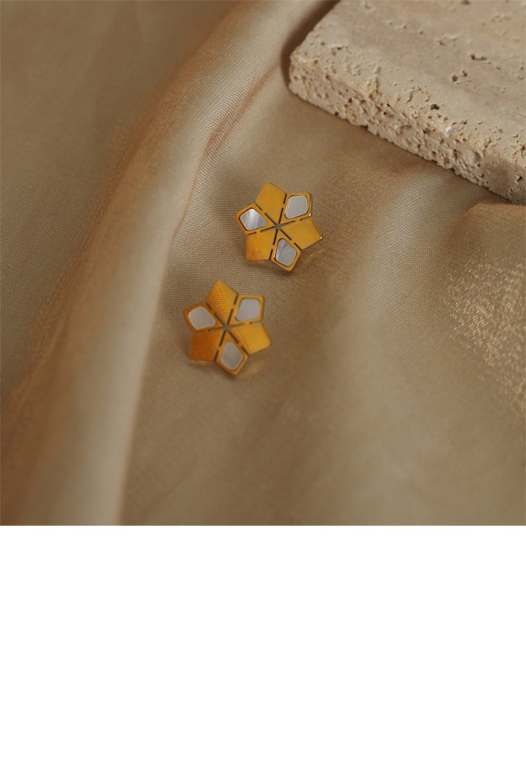 Simple and Temperament Plated Gold 316L Stainless Steel Snowflake Shell Stud Earrings