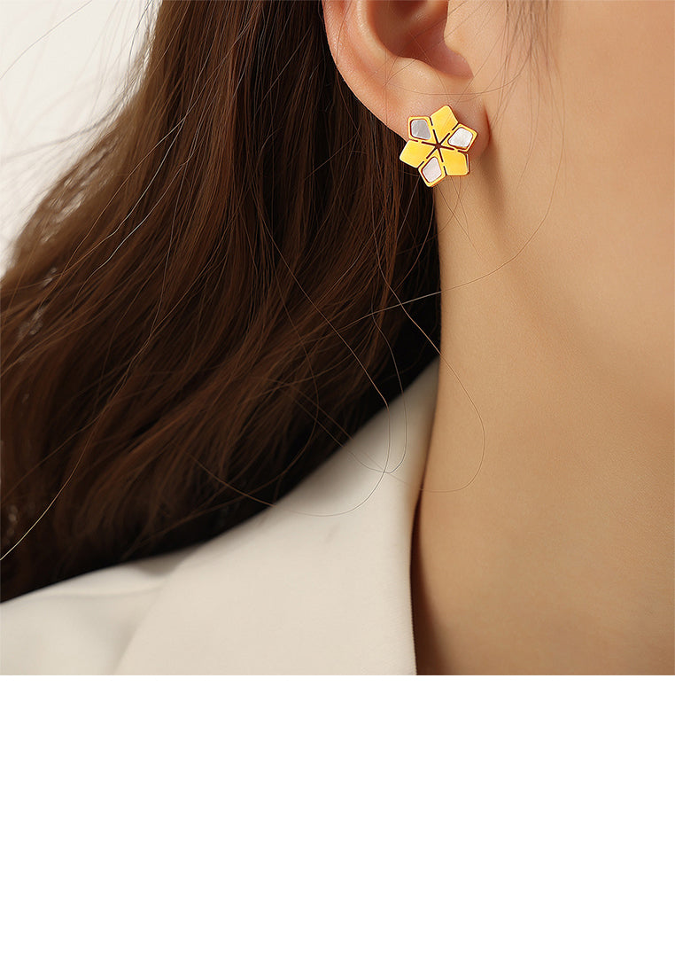 Simple and Temperament Plated Gold 316L Stainless Steel Snowflake Shell Stud Earrings
