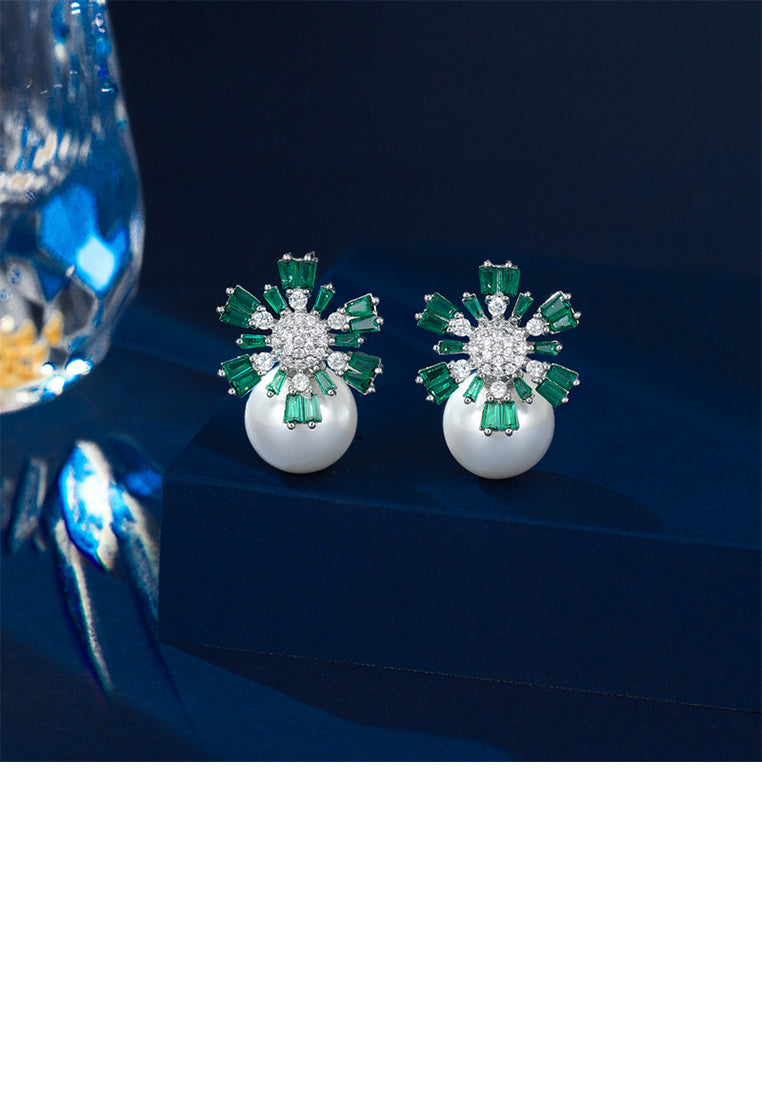 Fashion and Elegant Green Snowflake Imitation Pearl Stud Earrings with Cubic Zirconia - Luxurious Look